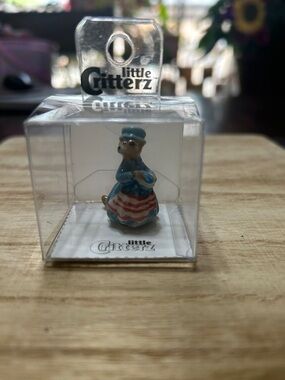 Little Critterz Betsy Ross Chipmunk Miniature Porcelain Figurine 2009 NWT